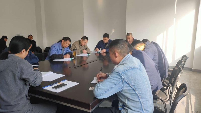 叉车培训费用主要由以下几部分构成：