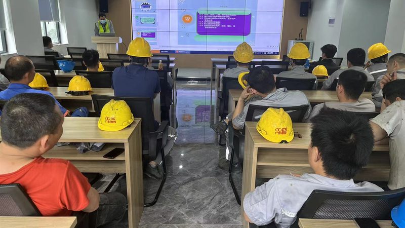 行业背景：学历提升需求旺盛，代理加盟市场潜力巨大