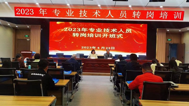 小标题：行业趋势与热门专业